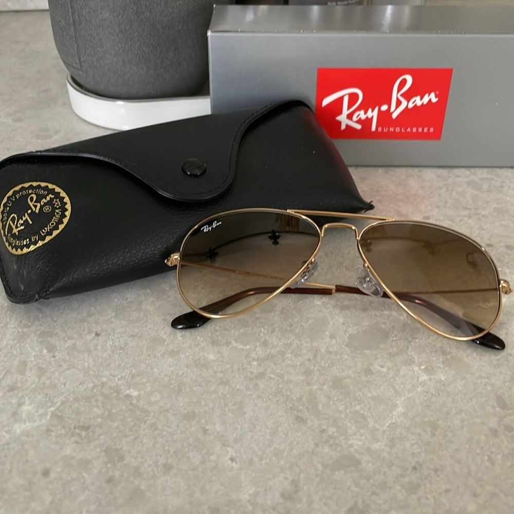 ✨NWT✨ Genuine Ray Ban Aviators